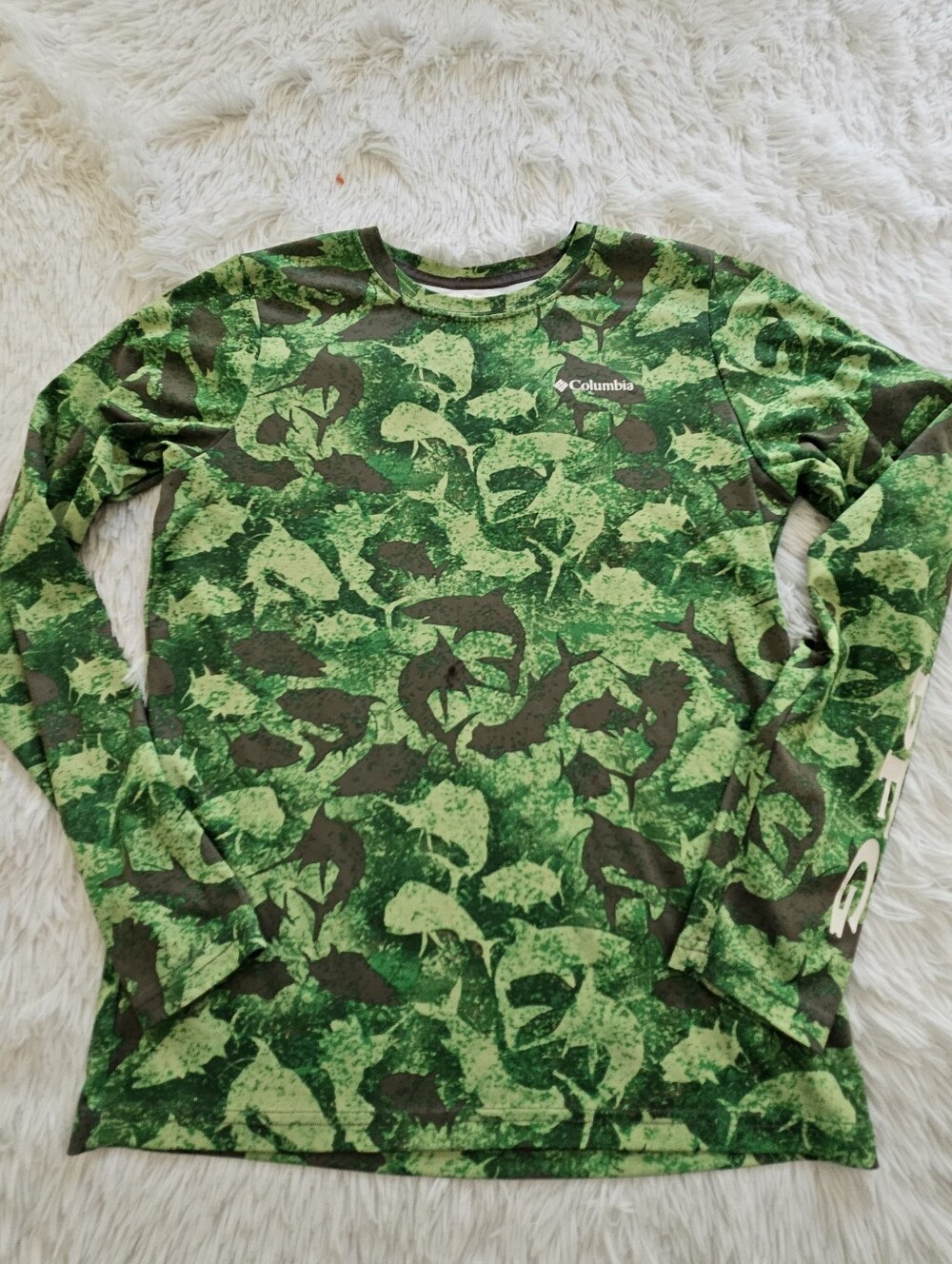 Camo Boys Columbia Rash Guard Size  Large Shark/ Fish Pattern